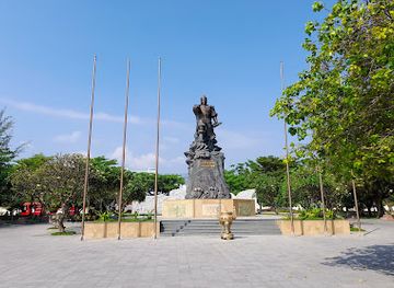 vietnam/nha-trang/landmark/bach-dang-park