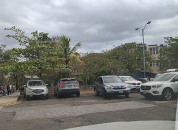 honduras/central-highlands/landmark/hollywood-de-la-unah