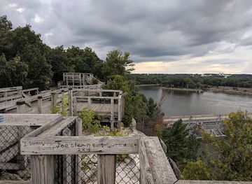 illinois/prairie-state/landmark/eagle-cliff-overlook