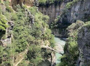 albania/gjirokaster/landmark/ura-e-vjeter-e-zaberzanit