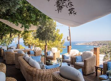 cyprus/konnoi-beach/landmark/cliff-bar