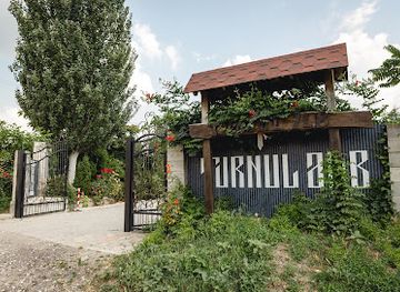 moldova/lapusna-county/landmark/pensiunea-turnul-alb