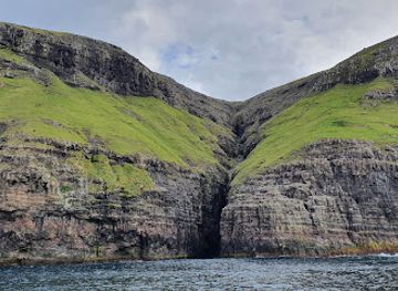 faroe-islands/vestmanna/landmark/fishing-with-blastein