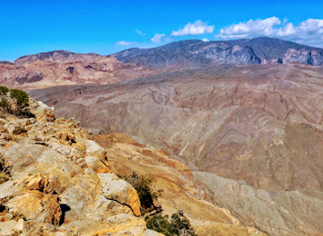oman/jebel-shams/landmark/jabel-shams-guide