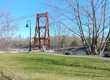 maine/brunswick/landmark/androscoggin-swinging-bridge