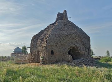 kazakhstan/zhezkazgan/landmark/ak-yedil-kozha-kazhy-mausoleum