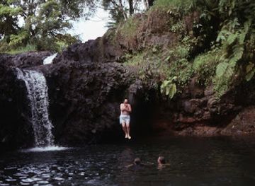 samoa/piula-cave-pool/landmark/togitogiga-waterfall
