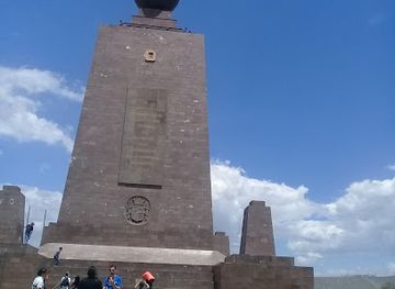 ecuador/northwest-coast/landmark/middle-of-the-world-city