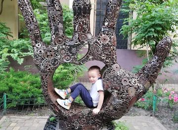 ukraine/tysovets/landmark/monument-to-steve-jobs