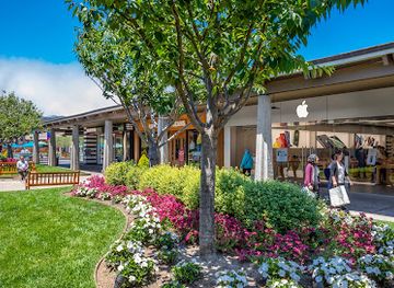 california/monterey/landmark/del-monte-shopping-center