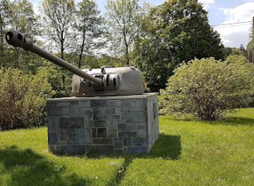 belgium/durbuy/landmark/monument-souvenir-offensive-des-ardennes-53eme-division-d-infanterie-galloise
