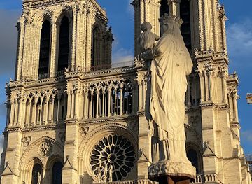 france/ile-de-france/landmark/cathedrale-notre-dame-de-paris