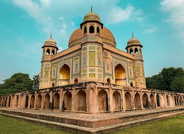 india/punjab/landmark/tomb-of-muhammad-momin-and-haji-jamal
