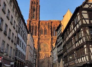france/strasbourg/cathedral-quarter/landmark/place-de-la-cathedrale