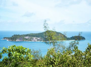 seychelles/bird-island/landmark/cocotier-tours
