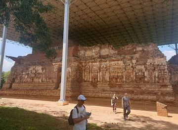 sri-lanka/polonnaruwa-district/landmark/thivanka-image-house