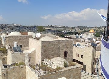 israel/jerusalem/city-center/landmark/broad-wall