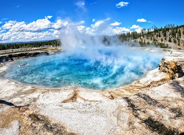 montana/yellowstone-national-park/landmark/excelsior-geyser-crater