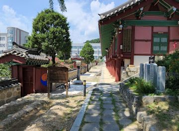south-korea/gangneung-coastal-areas/landmark/gangneung-hyanggyo-confucian-school