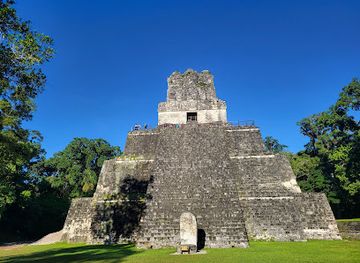 guatemala/flores/landmark/templo-ii-tikal-guatemala