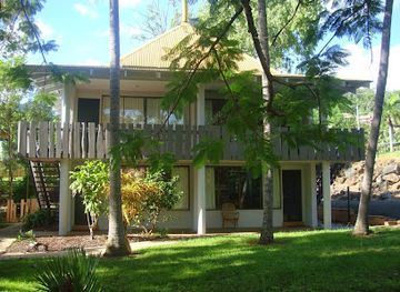 australia/airlie-beach/landmark/base-backpackers-airlie-beach