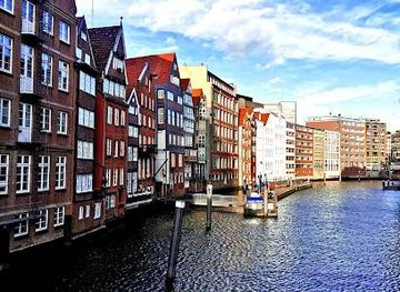 germany/hamburg/landmark/hohe-brucke