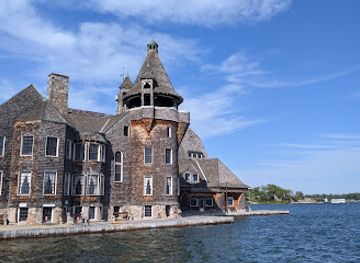 new-york/thousand-islands/landmark/boldt-castle-yacht-house