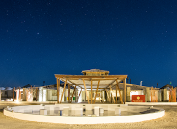 bolivia/uyuni/landmark/hotel-palacio-de-sal