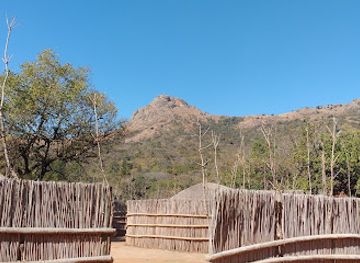eswatini/tshaneni-border-post/landmark/mantenga-cultural-village