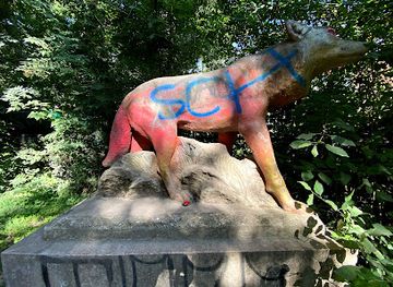 germany/leipzig/connewitz/landmark/wolfsdenkmal