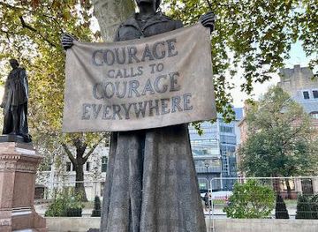 united-kingdom/windsor/landmark/millicent-garrett-fawcett-statue