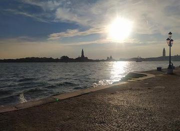 italy/venice/landmark/riva-dei-sette-martiri
