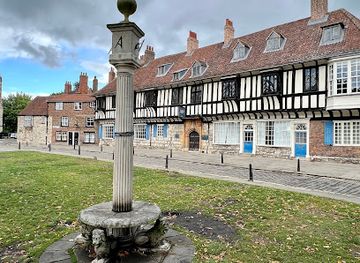 united-kingdom/york/landmark/sundial-column