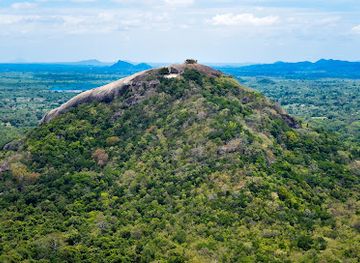 sri-lanka/dry-zone/landmark/pidurangala-rock
