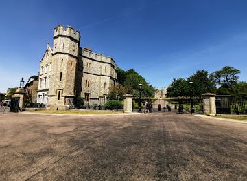 united-kingdom/surrey/landmark/the-long-walk