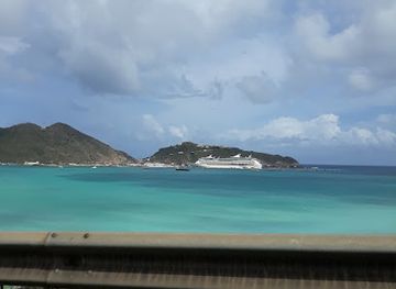 sint-maarten/dawn-beach/landmark/topper-s-rhum-distillery