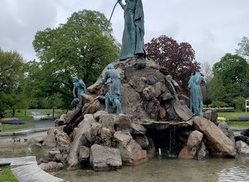 new-york/albany/lark-street/landmark/moses-statue-king-memorial-fountain