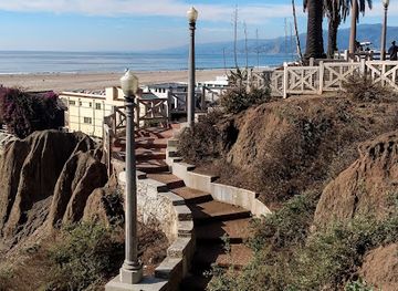 california/santa-monica/landmark/beach-crossing-staircase