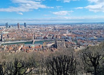 france/lyon/fourviere/landmark/esplanade-du-site-notre-dame-de-fourviere