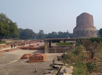 india/varanasi/sarnath/landmark/dharmpal-monument