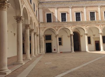 italy/urbino/landmark/palazzo-mauruzi-della-stacciola-gherardi