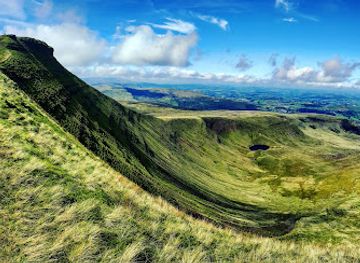united-kingdom/brecon-beacons-national-park/attraction/pen-y-fan-2