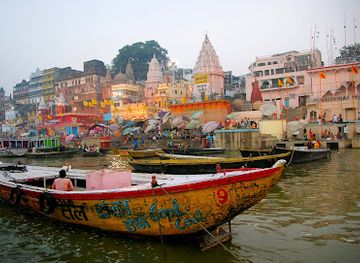 india/varanasi/dashashwamedh-ghat/landmark/prayag-ghat