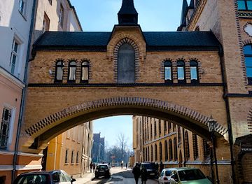 poland/wroclaw/landmark/connecting-buildings-over-st-joseph-street