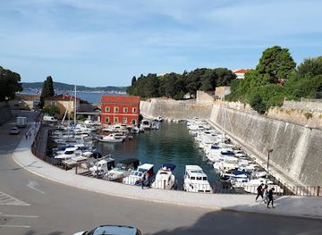 croatia/zadar/landmark/zadar-city-tour-walking-tours-croatia-tourist-agency