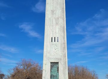 canada/peace-river-country/landmark/william-livingstone-memorial-lighthouse