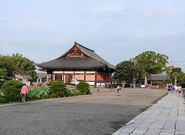 japan/iki/landmark/to-ji-keiga-mon-gate