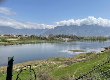 india/kashmir-great-lakes/landmark/badam-wari-park