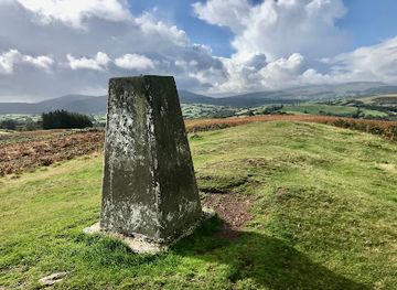 united-kingdom/brecknockshire/landmark/cefn-llechid