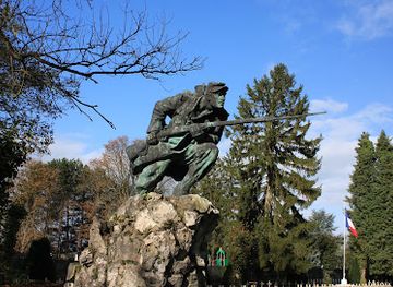 belgium/dinant/landmark/cimetiere-militaire-francais-dinant-14-18
